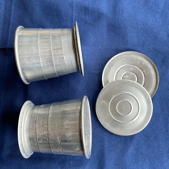 2 Collapsible Travel Drinking Cups with Lids - Picture 4 of 4